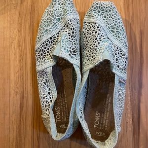 To Goodwill on 2/20! Toms slip on